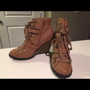 Charlotte Russe, Loafer-style wedge boots
